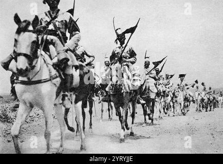 Le truppe coloniali italiane avanzano su Addis Abeba, Etiopia. La marcia della volontà di ferro (marcia della ferrea volont?) È stato un evento di propaganda fascista che si è tenuto dal 26 aprile al 5 maggio 1936, durante gli ultimi giorni della seconda guerra italo-etiope. Il suo obiettivo era quello di catturare la capitale etiope, Addis Abeba, in segno di forza. Foto Stock