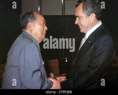 Il presidente DEGLI STATI UNITI Richard Nixon e il presidente Mao Ze Dung a Pechino, 1972; Cina. Foto Stock