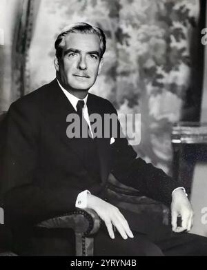 Robert Anthony Eden, i conte di Avon, KG, MC, PC (1897 ? 1977) è stato un politico britannico, primo ministro del Regno Unito e leader del Partito Conservatore dal 1955 fino alle sue dimissioni nel 1957. Foto Stock