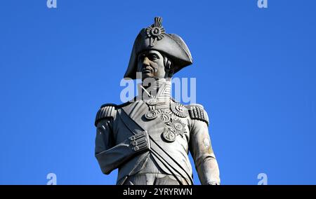 La colonna di Nelson è un monumento a Trafalgar Square nella City of Westminster, nel centro di Londra, costruito per commemorare l'ammiraglio Horatio Nelson, morto nella Battaglia di Trafalgar nel 1805. Il monumento fu costruito tra il 1840 e il 1843 su progetto di William Railton Foto Stock