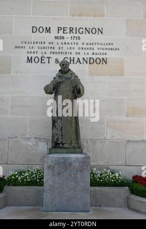 Statua di Dom Perignon Epernay Foto Stock