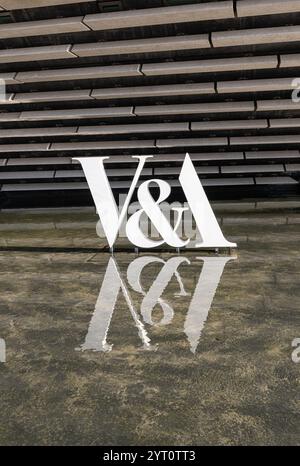 Il cartello d'ingresso del Victoria and Albert Design Museum, Dundee, Angus, Scozia Foto Stock