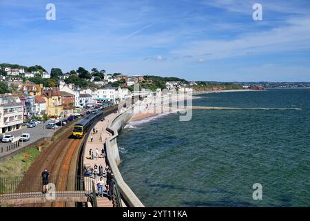 BR Classe 166 unità multipla diesel n. 166219 che lascia Dawlish con 2T17 il 1157 Exmouth a Paignton il 14 settembre 2024. Foto Stock