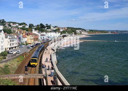 BR Classe 166 unità multipla diesel n. 166219 che lascia Dawlish con 2T17 il 1157 Exmouth a Paignton il 14 settembre 2024. Foto Stock