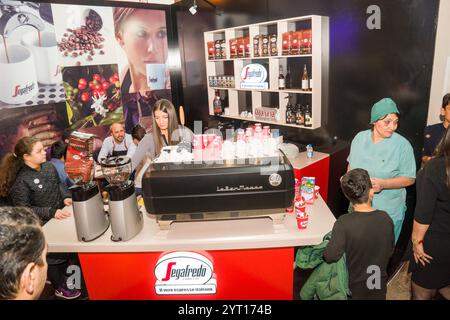 Baku, Azerbaigian, 12 gennaio 2019: Festa del caffè e del tè a Baku, gara di barman Foto Stock