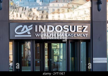 Firma e logo sulla costruzione di Indosuez Wealth Management, una banca francese controllata di Crédit agricole specializzata in gestione patrimoniale Foto Stock