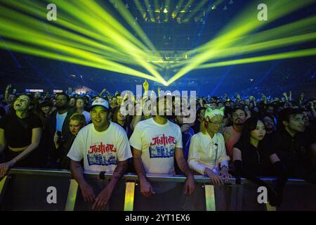 JUSTICE offre uno spettacolo elettrizzante al Pacific Coliseum di Vancouver, British Columbia, martedì 8 ottobre 2024. Foto Stock