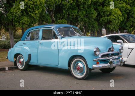 Hobart, Tasmania, Australia - dicembre 31 2024: Auto d'epoca Blue Classic FJ Holden a Long Beach Sandy Bay Foto Stock