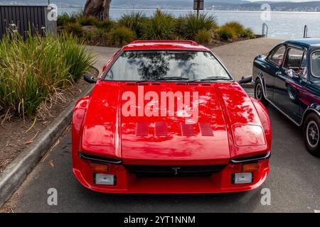 Hobart, Tasmania, Australia - dicembre 31 2024: Auto sportiva rossa Ferrari a Long Beach Sandy Bay Foto Stock