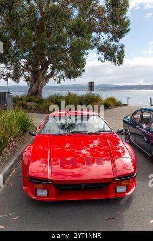 Hobart, Tasmania, Australia - dicembre 31 2024: Auto sportiva rossa Ferrari a Long Beach Sandy Bay Foto Stock