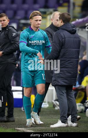 Bruxelles, Belgio. 5 dicembre 2024. Kasper Dolberg Rasmussen di Anderlecht e il capo-allenatore di Anderlecht David Hubert nella foto durante una partita di calcio tra RSC Anderlecht e KVC Westerlo, giovedì 5 dicembre 2024 a Bruxelles, nelle 1/8 finali della Coppa Croky belga di calcio. BELGA PHOTO VIRGINIE LEFOUR credito: Belga News Agency/Alamy Live News Foto Stock