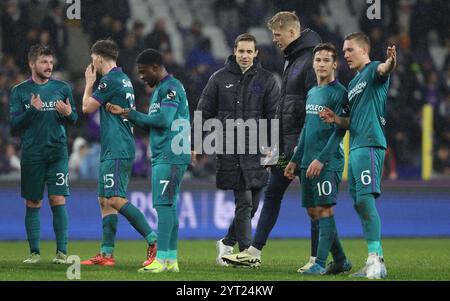 Bruxelles, Belgio. 5 dicembre 2024. Il capo-allenatore dell'Anderlecht David Hubert festeggia dopo aver vinto una partita di calcio tra RSC Anderlecht e KVC Westerlo, giovedì 5 dicembre 2024 a Bruxelles, nella finale del campionato belga di calcio "Croky Cup" del 1/8. BELGA PHOTO VIRGINIE LEFOUR credito: Belga News Agency/Alamy Live News Foto Stock