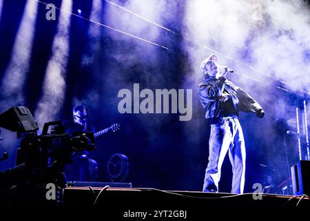 Cage the Elephant: Brad Shultz, Matt Shultz si esibisce durante il primo giorno del Corona Capital Music Festival 2024 al Autódromo Hermanos Rodríguez di Novembe Foto Stock