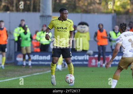 Burton Upon Trent, Regno Unito, 1 dicembre 2024. Tomas Kalinauskas di Burton Albionin si è scontrato durante il match tra Burton Albion e Tamworth. Sez. Fa Cup Foto Stock