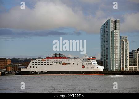 L'ammiraglia IOMSPC, MANXMAN, è ormeggiata presso il nuovo terminal dei traghetti di LIVERPOOL WATERLOO, River Mersey Foto Stock