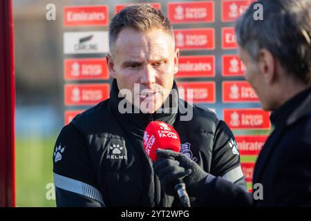 Matt Taylor post-match intervista dopo la partita di fa Cup tra Wealdstone FC e Wycombe Wanderers 30/11/24 Foto Stock