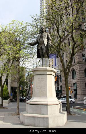 Statua di Benjamin Franklin, di Ernst Plassman, inaugurata nel 1872, a Lower Manhattan, New York, NEW YORK, STATI UNITI Foto Stock