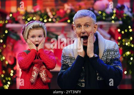 Ospite del Late Late Show Patrick Kielty con Louis Hanna (6), da Dublino, alla presentazione del tema e set per il Late Late Toy Show, presso gli studi RTE di Dublino. Data foto: Giovedì 5 dicembre 2024. Foto Stock