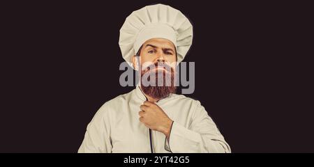 Cappello da cucina. Cuoco barbuto in uniforme bianca, cuoco in uniforme bianca, cappello da cuoco, cuoco serio Foto Stock