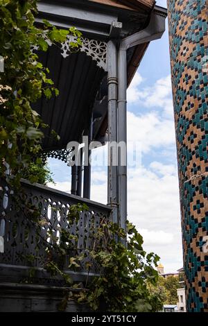 Famoso edificio delle Terme Blu nella Vecchia Tbilisi Foto Stock