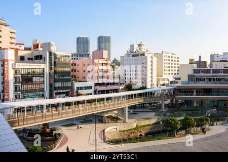 Paesaggio urbano di Naha, capitale della prefettura di Okinawa in Giappone il 27 febbraio 2018 Foto Stock