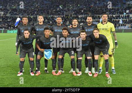 Roma, Italia. 5 dicembre 2024. I giocatori della squadra del Napoli posano per una foto di gruppo durante la gara di Coppa Italia della 16 partita Lazio-Napoli allo stadio Olimpico, Italia, 5 dicembre 2024. &#XA;Mattia Vian durante la partita SS Lazio vs SSC Napoli, Coppa Italia a Roma, Italia, 05 dicembre 2024 crediti: Agenzia fotografica indipendente/Alamy Live News Foto Stock