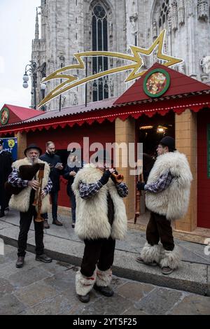 Milano, Italia. 6 dicembre 2024. Inaugurazione Mercatini di Natale in DuomoMilano - Italia - Cronaca Venerd&#xec;, 06 dicembre, 2024 (foto di Marco Ottico/Lapresse) inaugurazione dei Mercatini di Natale in Cattedrale Milano, Italia - News venerdì 6 dicembre, 2024 (foto di Marco otto/Lapresse) crediti: LaPresse/Alamy Live News Foto Stock