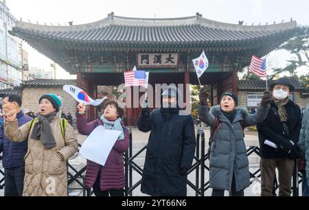Seoul, Corea del Sud. 6 dicembre 2024. I manifestanti conservatori che sostengono il presidente sudcoreano Yoon Suk Yeol organizzano una manifestazione contro i membri del partito dell'opposizione a Seoul. Credito: SOPA Images Limited/Alamy Live News Foto Stock