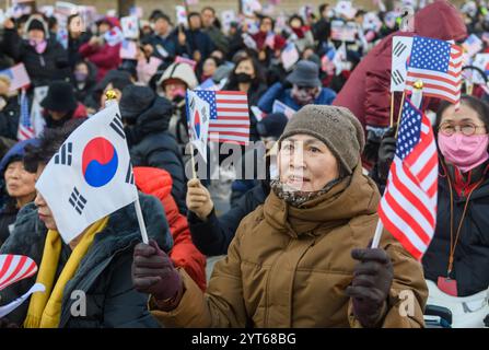 Seoul, Corea del Sud. 6 dicembre 2024. I manifestanti conservatori che sostengono il presidente sudcoreano Yoon Suk Yeol organizzano una manifestazione contro i membri del partito dell'opposizione a Seoul. (Foto di Kim Jae-Hwan/SOPA Images/Sipa USA) credito: SIPA USA/Alamy Live News Foto Stock