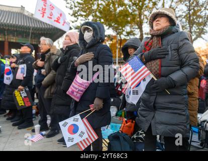 Seoul, Corea del Sud. 6 dicembre 2024. I manifestanti conservatori che sostengono il presidente sudcoreano Yoon Suk Yeol organizzano una manifestazione contro i membri del partito dell'opposizione a Seoul. (Foto di Kim Jae-Hwan/SOPA Images/Sipa USA) credito: SIPA USA/Alamy Live News Foto Stock