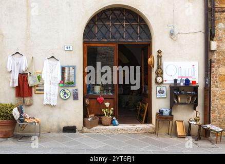 Strade di San Quirico d'Orcia, Toscana, Italia Foto Stock