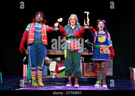 Londra, Regno Unito. Maddie Moate con Kira MacCarter e Zain Abrahams. Il curioso servizio fotografico di Natale di Maddie Moate, l'Apollo Theatre, Shaftesbury Avenue. Crediti: michael melia/Alamy Live News Foto Stock