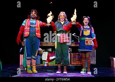 Londra, Regno Unito. Maddie Moate con Kira MacCarter e Zain Abrahams. Il curioso servizio fotografico di Natale di Maddie Moate, l'Apollo Theatre, Shaftesbury Avenue. Crediti: michael melia/Alamy Live News Foto Stock