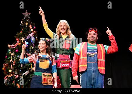 Londra, Regno Unito. Maddie Moate con Kira MacCarter e Zain Abrahams. Il curioso servizio fotografico di Natale di Maddie Moate, l'Apollo Theatre, Shaftesbury Avenue. Crediti: michael melia/Alamy Live News Foto Stock