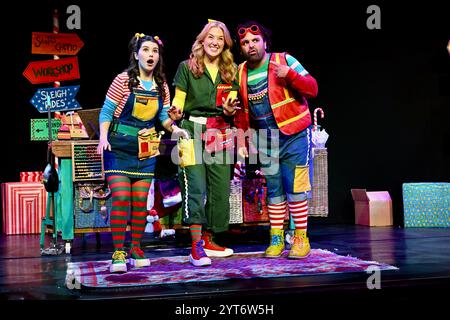 Londra, Regno Unito. Maddie Moate con Kira MacCarter e Zain Abrahams. Il curioso servizio fotografico di Natale di Maddie Moate, l'Apollo Theatre, Shaftesbury Avenue. Crediti: michael melia/Alamy Live News Foto Stock