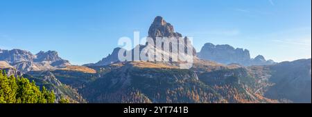 Vista panoramica verso le tre Cime di Lavaredo in autunno vista dal Monte piana, Dolomiti, Auronzo di Cadore, Belluno, Veneto, Italia Foto Stock