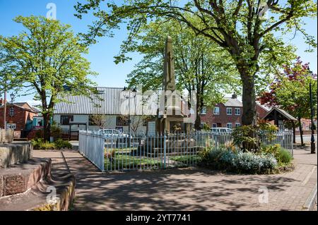 Il centro del villaggio, Holt, Galles, Regno Unito Foto Stock