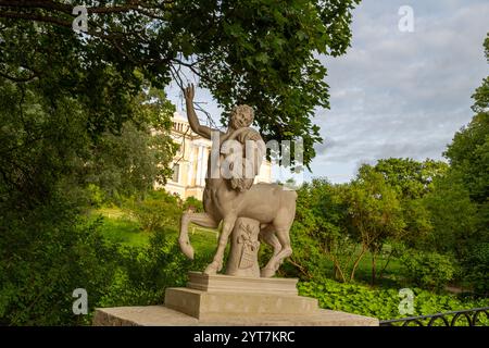 Pavlovsk (periferia di San Pietroburgo), Russia. 27 agosto 2016. Parco Pavlovsk. Il ponte Cenaur sul fiume Slavyanka. Foto Stock