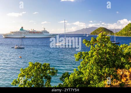 Guadalupa, nave da crociera nella baia delle Iles des Saintes Foto Stock