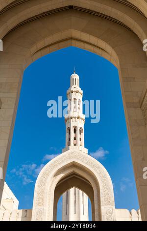 Minareto, grande moschea del Sultano Qaboos, Mascate, Mascate, Oman, Penisola arabica, medio Oriente, Asia Foto Stock