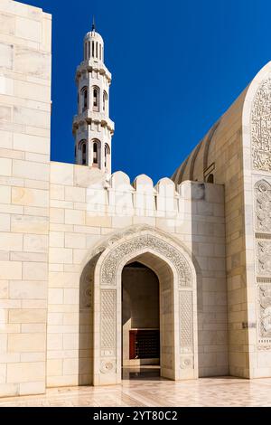 Minareto, grande moschea del Sultano Qaboos, Mascate, Mascate, Oman, Penisola arabica, medio Oriente, Asia Foto Stock