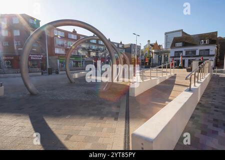 Inghilterra, Kent, dover, la piazza del mercato, gli anelli d'acciaio Foto Stock