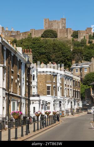 Inghilterra, Kent, dover, Castle Street e dover Castle Foto Stock
