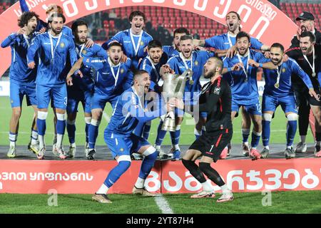 I giocatori del FC Spaeri celebrano la loro vittoria dopo la finale di Coppa di Georgia 2024 tra FC Spaeri e FC Dinamo Tbilisi al Mikheil Meskhi Foto Stock