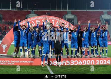 I giocatori del FC Spaeri celebrano la loro vittoria dopo la finale di Coppa di Georgia 2024 tra FC Spaeri e FC Dinamo Tbilisi al Mikheil Meskhi Foto Stock