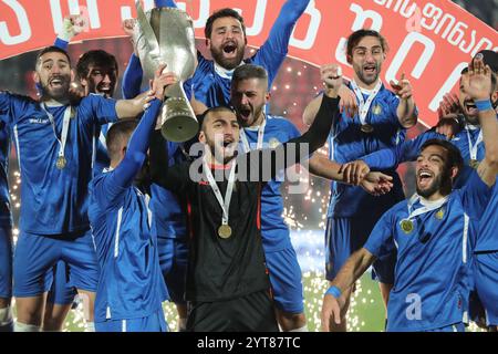 I giocatori del FC Spaeri celebrano la loro vittoria dopo la finale di Coppa di Georgia 2024 tra FC Spaeri e FC Dinamo Tbilisi al Mikheil Meskhi Foto Stock