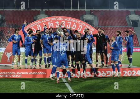 I giocatori del FC Spaeri celebrano la loro vittoria dopo la finale di Coppa di Georgia 2024 tra FC Spaeri e FC Dinamo Tbilisi al Mikheil Meskhi Foto Stock