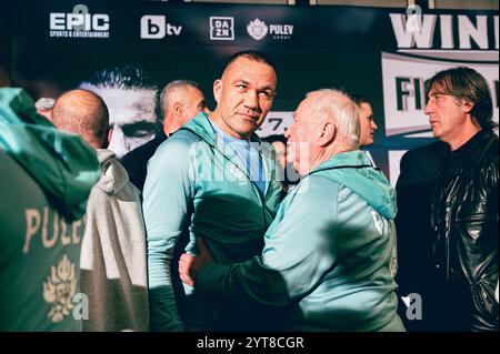 Sofia, Bulgaria Vitosha Hall, Marinela 06 dicembre 2024 Kubrat Pulev e Uli Wegner affrontano prima del match WBA - World Heavyweight Championship Kubrat Pulev vs Mahmoud Charr © Kiril Kirilov /KIK/ Foto Stock