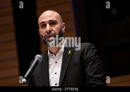 Berlino, Germania. 27 novembre 2024. Ahmad Mansour interviene all'evento di discussione "tra Gaza e Berlino: 7 ottobre e il suo impatto sulla Germania” organizzato dalla società tedesca-israeliana (DIG) Berlino e Brandeburgo e.V. credito: Fabian Sommer/dpa/Alamy Live News Foto Stock