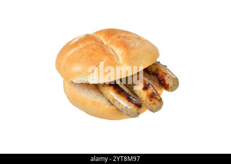 Cibo di strada di Norimberga: Tre in una Weggla, tre salsicce di Norimberga grigliate in un panino fresco. Interruzione isolata Foto Stock